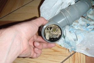 Comment éliminer le colmatage du tuyau d'égout vous-même