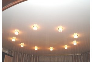Jak si vybrat správné osvětlení pro strečový strop