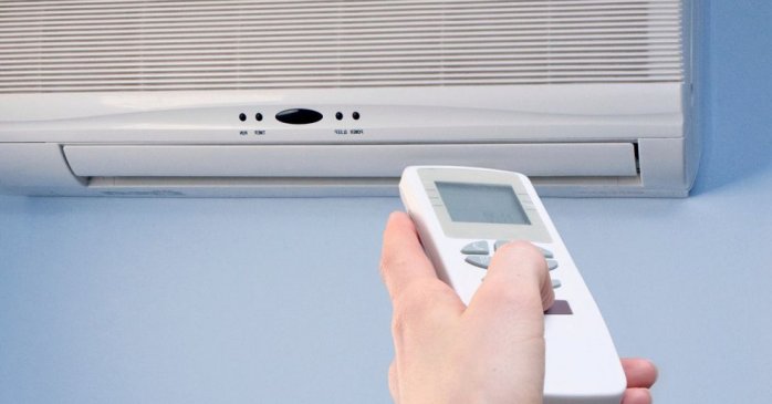 Co znamenají tlačítka na dálkovém ovladači klimatizace: sucho, teplo atd.